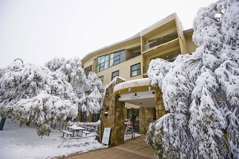 Mt Buller Chalet Hotel & Suites - ACT Tourism 0