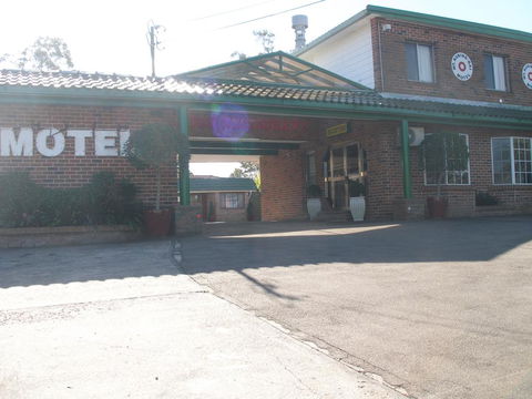 Mt Kuring-Gai Motel - ACT Tourism 1