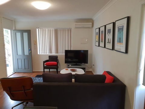 Mt.Lawley Superb 2 BR Location Comfort, Style 1 - ACT Tourism 1