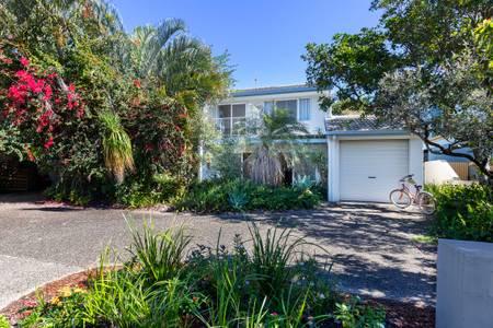 Mudjimba Esplanade Villa - ACT Tourism 1