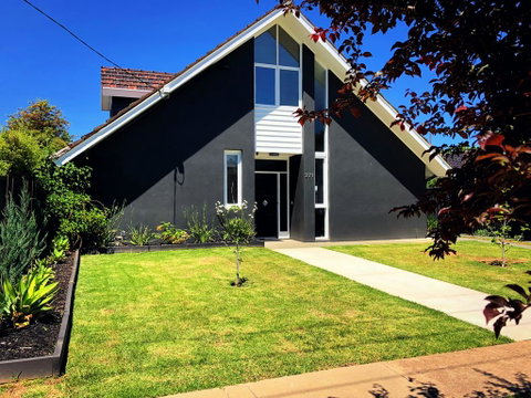 Murray's Place On Pakenham - ACT Tourism 1