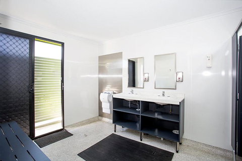 Mycow Accommodation Mackay - ACT Tourism 1
