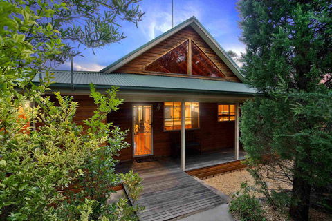 Narrow Neck Lodge - ACT Tourism 0
