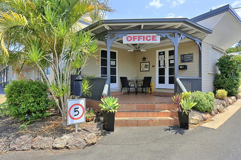 Ned Kelly's Motel - ACT Tourism 2