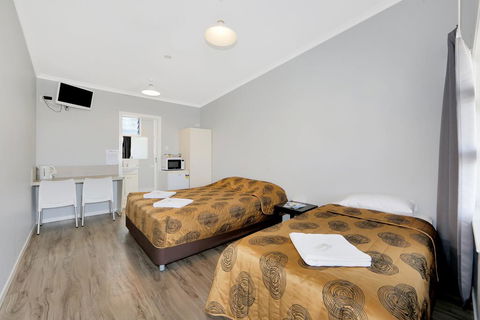 Ned Kelly's Motel - ACT Tourism 1