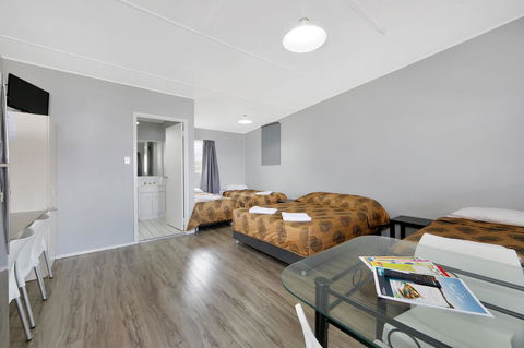 Ned Kelly's Motel - ACT Tourism 3