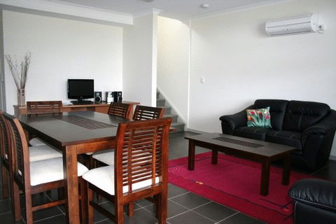 Cosy Corner Sea View Apartments - ACT Tourism 6