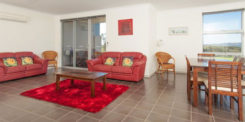 Cosy Corner Sea View Apartments - ACT Tourism 11