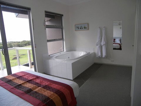 Cosy Corner Sea View Apartments - ACT Tourism 3