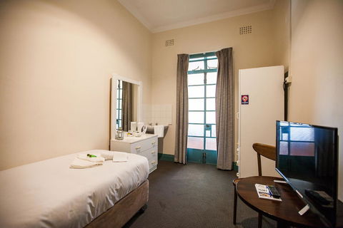 Captain Stirling Hotel - ACT Tourism 3