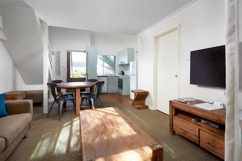 Broadwater Resort Como - ACT Tourism 13