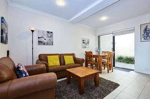 Fremantle Townhouse U/5 - ACT Tourism 3