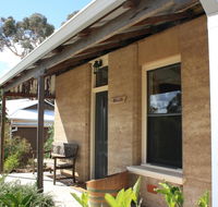 Hotham Ridge Winery and Cottages - ACT Tourism