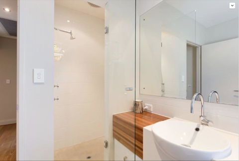Adele's Luxury South Beach Apartment With King Bed - ACT Tourism 16