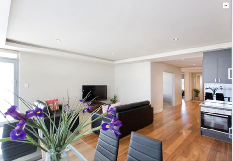 Adele's Luxury South Beach Apartment With King Bed - ACT Tourism 9