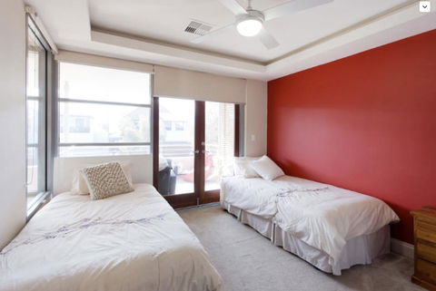 Adele's Luxury South Beach Apartment With King Bed - ACT Tourism 7