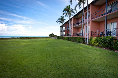 Moonlight Bay Suites - ACT Tourism 12