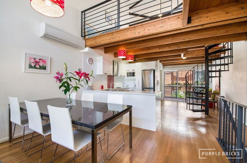 Spacious Central Townhouse - ACT Tourism 0