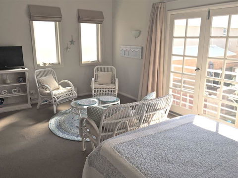 Fremantle Local Beach Studio - ACT Tourism 3