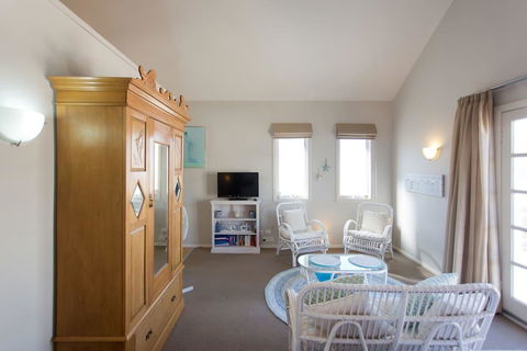 Fremantle Local Beach Studio - ACT Tourism 2