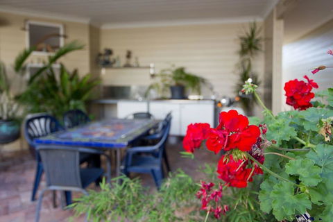 Fremantle Local Beach Studio - ACT Tourism 4