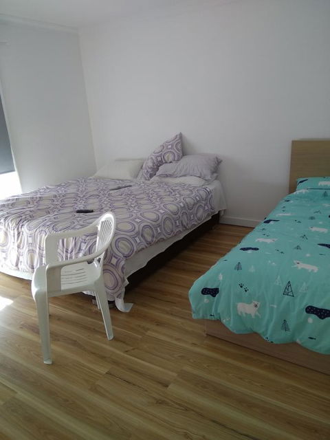 DIANELLA Budget Rooms Happy Place To Stay - ACT Tourism 13
