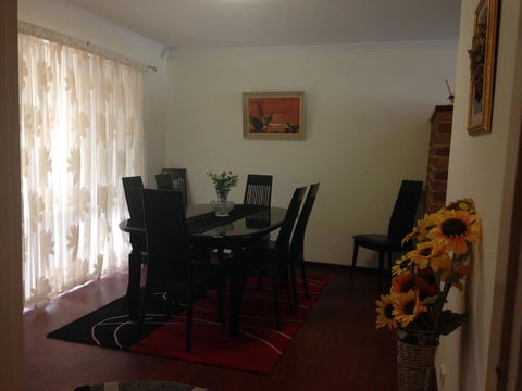 â˜… Stylish Family Home! â˜… - ACT Tourism 8