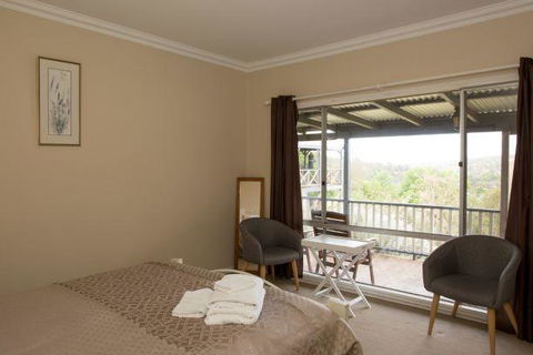 Yvonnes Rest Holiday Home - ACT Tourism 4