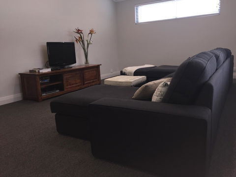 The Pool House - Fremantle - ACT Tourism 21