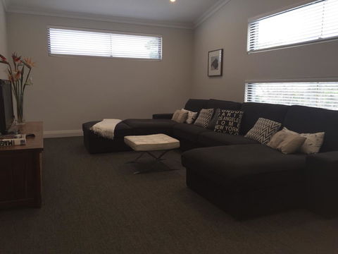 The Pool House - Fremantle - ACT Tourism 3