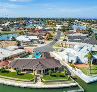 LA ANCHOR ON THE CANALS MANDURAH - ACT Tourism
