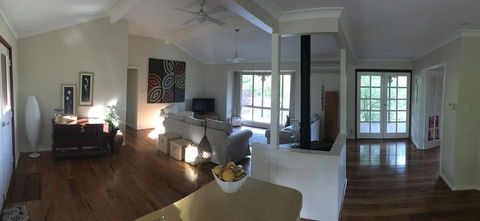 Tegwan's Nest Holiday Home - ACT Tourism 0
