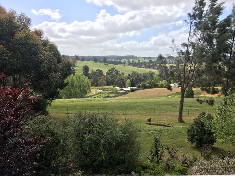 Tegwan's Nest Holiday Home - ACT Tourism 10