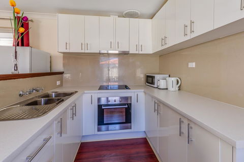 Brilliant, Neat, Convenient, Family-friendly House - ACT Tourism 5