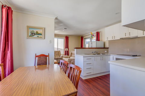 Brilliant, Neat, Convenient, Family-friendly House - ACT Tourism 3