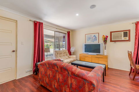 Brilliant, Neat, Convenient, Family-friendly House - ACT Tourism 1