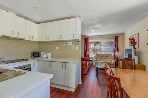 Brilliant, Neat, Convenient, Family-friendly House - ACT Tourism 4