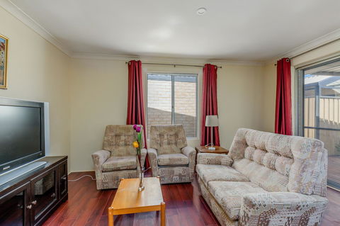 Brilliant, Neat, Convenient, Family-friendly House - ACT Tourism 6