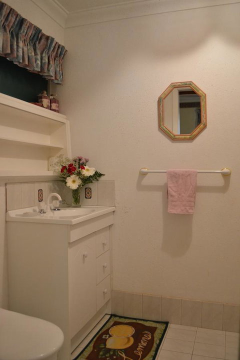 Palms Bed & Breakfast - ACT Tourism 18