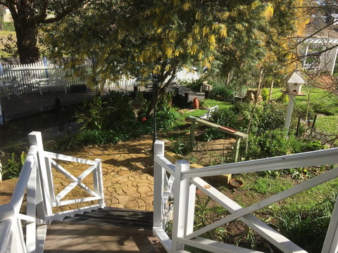 Applegate Lane Chalet - ACT Tourism 18