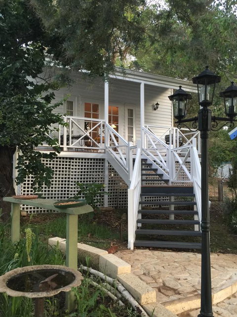 Applegate Lane Chalet - ACT Tourism 16