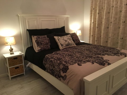 Applegate Lane Chalet - ACT Tourism 8