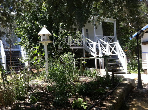 Applegate Lane Chalet - ACT Tourism 15