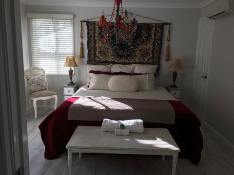 Applegate Lane Chalet - ACT Tourism 7