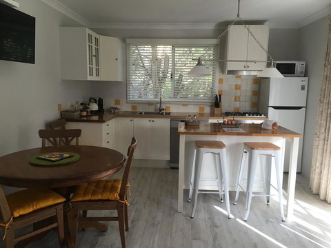 Applegate Lane Chalet - ACT Tourism 12