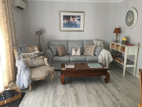 Applegate Lane Chalet - ACT Tourism 10