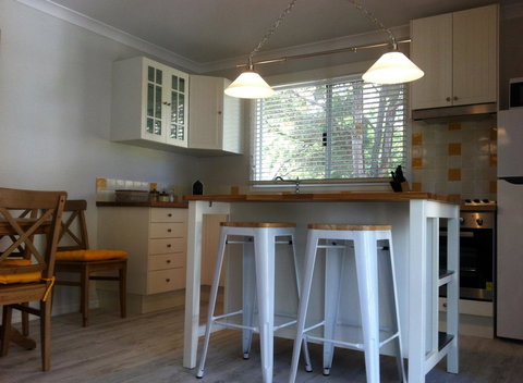 Applegate Lane Chalet - ACT Tourism 13