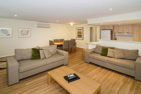 Beach Retreat - Busselton - ACT Tourism 2