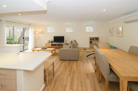 Beach Retreat - Busselton - ACT Tourism 3