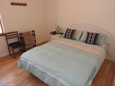 The Royal Dolphin Bed & Breakfast Safety Bay - ACT Tourism 18